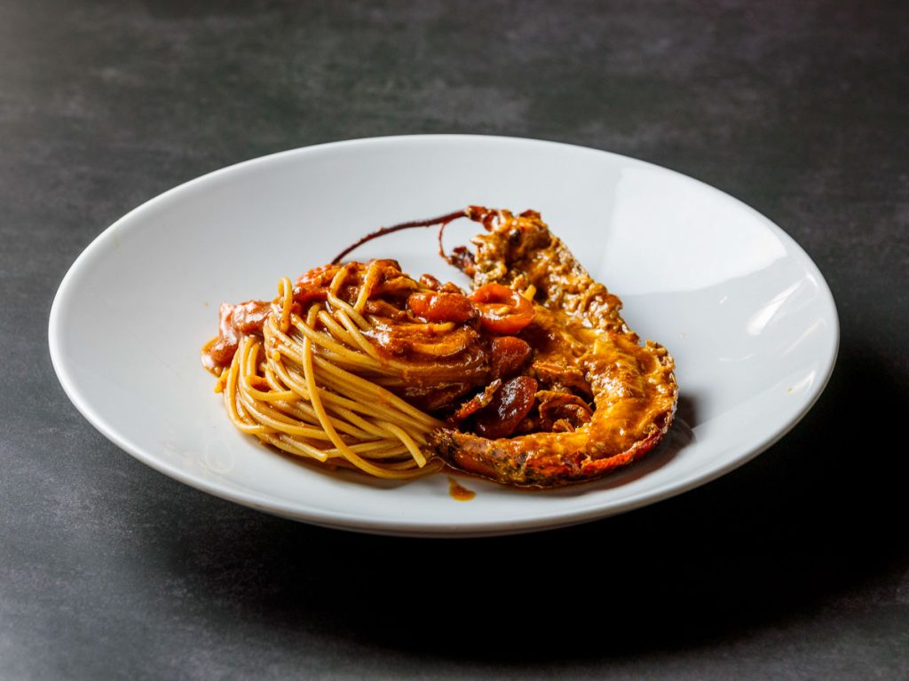 Linguine Felicetti al gambero rosso e scampi - Piatti raffinati di pesce serviti al Ristorante La Scala