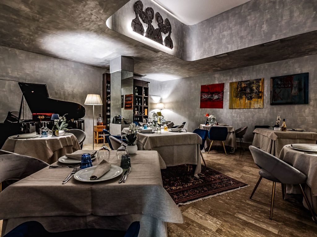 Interni eleganti del Ristorante La Scala ad Abano Terme